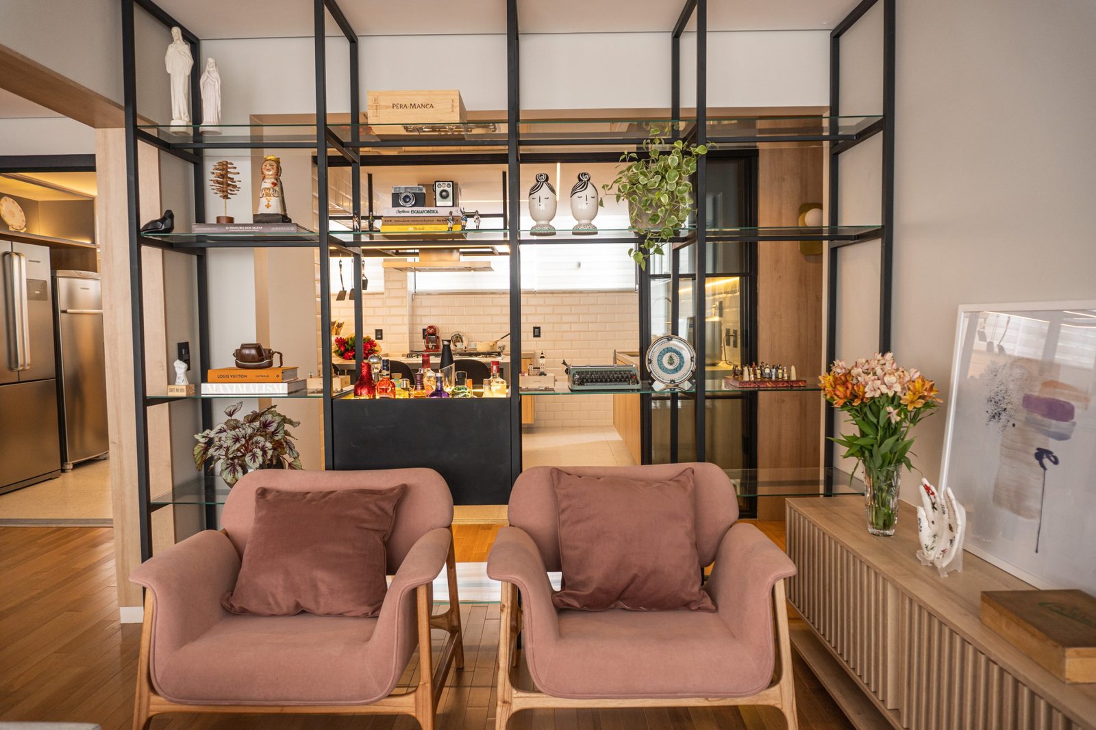 Assoalho — Sala de Estar — Piso Madeira Akafloor disponível na 2RV em São Paulo